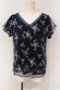 axes femme / フラワー刺繍Vネックトップス M ネイビー O-25-06-07-013-AX-TO-IG-OS