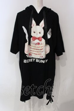 画像1: Secret Honey / パンケーキうさぎフード付ビッグTシャツ  クロ O-25-06-10-048-CA-OP-IG-OS