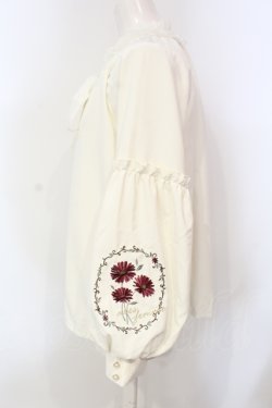 画像2: axes femme / ガーベラ刺繍ボリューム袖ブラウス  アイボリー O-25-06-12-048-AX-BL-IG-OS