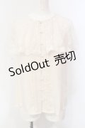 an another angelus / レースケープ衿ブラウス F ベージュ O-25-06-12-027-CA-BL-OW-OS