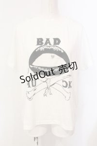 GLAD NEWS / リッププリントショートTシャツ F ホワイト O-25-06-14-022-GL-TS-YM-OS