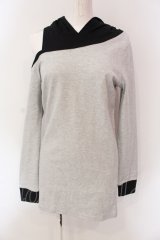 NieR Clothing / ONE-SHOULDER BICOLOR LAYERED PARKA パーカー  グレー×ブラック O-25-06-16-041-PU-TO-IG-ZT008