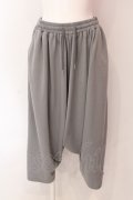 NieR Clothing / フェイスプリントサルエルパンツ  グレー O-25-06-16-058-PU-PA-IG-OS