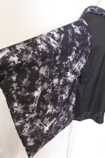 画像2: NieR CLOTHING / 袖リブ付き着物風シャツ【鳥居×九尾】  ブラック×グレー O-25-06-16-011-PU-BL-IG-ZT284 (2)