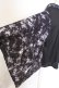 画像2: NieR Clothing / 袖リブ付き着物風シャツ【鳥居×九尾】  ブラック×グレー O-25-06-16-011-PU-BL-IG-OS (2)