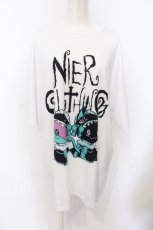 画像1: NieR CLOTHING / メイドONEくん×シエルBIG CUTSEW F ホワイト O-25-06-16-015-PU-TO-IG-ZT111 (1)