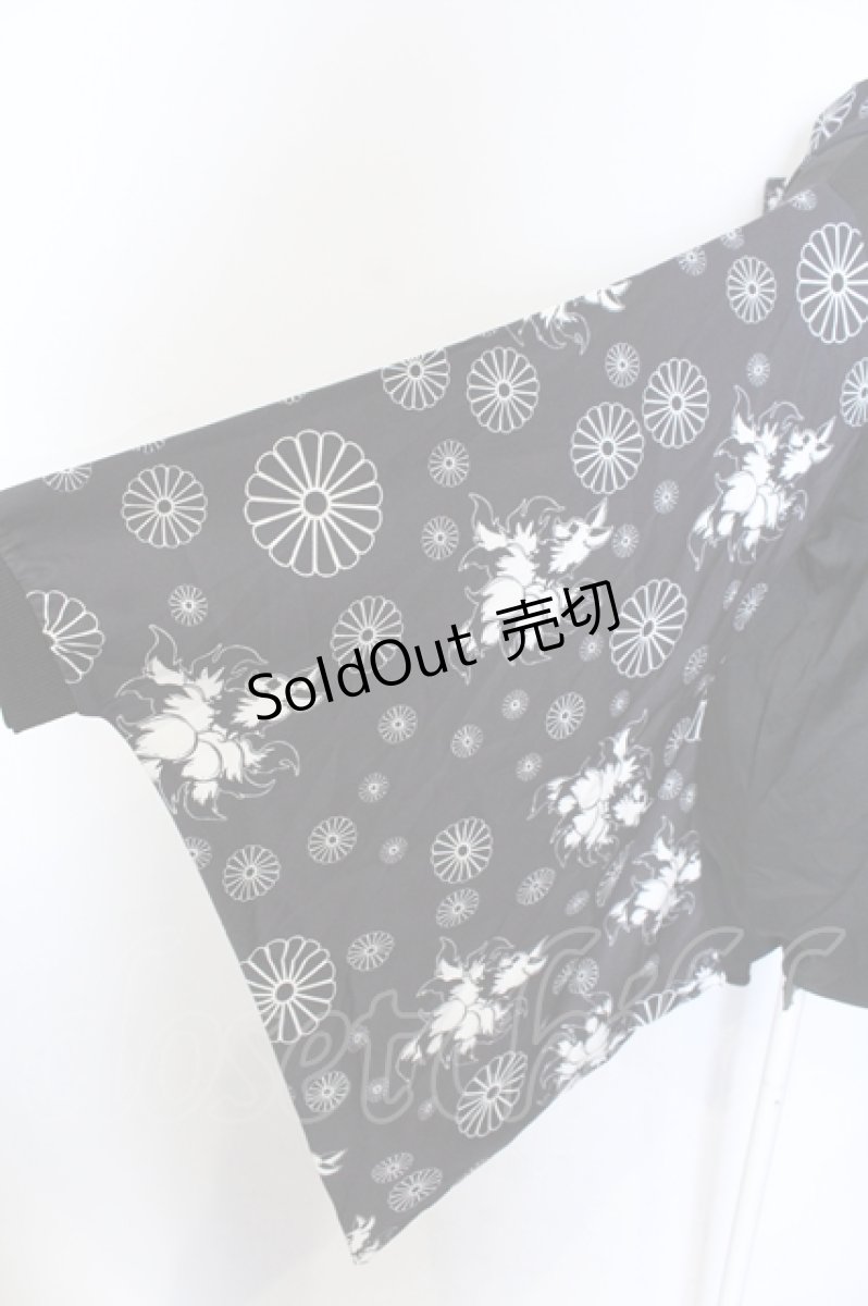 画像2: NieR CLOTHING / 袖リブ付き着物風袖シャツ【和柄九尾】  ブラック×ホワイト O-25-06-16-009-PU-BL-IG-ZT279 (2)