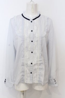 画像1: axes femme / ブローチ付きスタンドブラウス L サックス O-25-06-21-049-AX-BL-IG-OS