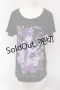 HELL CAT PUNKS / ガールプリントTシャツ  ブラック×パープル O-25-06-21-088-PU-TS-IG-ZT084