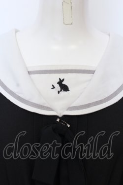 画像2: axes femme POETIQUE / ウサギ刺繍セーラーワンピース【多屋来夢コラボ】  クロ O-25-06-21-021-AX-OP-IG-OS