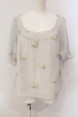 an another angelus / 鈴蘭シフォントップス  グレー O-25-06-23-079-CA-TO-IG-OS