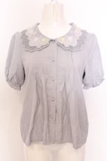 画像1: Fi.n.t / シェル刺繍ブラウス  グレー O-25-06-30-034-CA-BL-IG-ZT036 (1)
