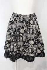 PEACE NOW / キャットプリントバックティアードスカート  ブラック O-25-07-05-044-PU-SK-IG-ZS