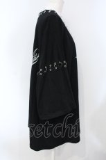 画像2: REFLEM / ピアスリング朔望半袖Tシャツ ブラック O-25-07-05-057-PU-TO-IG-ZT021 (2)