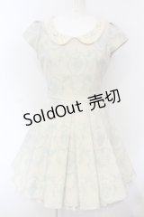 Secret Magic / フラワーカメオプリントグレンチェックワンピース  ベージュ×サックス O-25-07-05-027-CA-OP-IG-OS