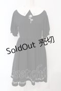 LISTEN FLAVOR / 薔薇とアンク刺繍ギャザーワンピース F ブラック×ホワイト O-25-07-07-087-PU-OP-OW-OS