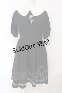 LISTEN FLAVOR / 薔薇とアンク刺繍ギャザーワンピース F ブラック×ホワイト O-25-07-07-087-PU-OP-OW-OS