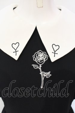 画像2: LISTEN FLAVOR / 薔薇とアンク刺繍ギャザーワンピース F ブラック×ホワイト O-25-07-07-087-PU-OP-OW-OS