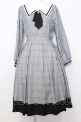 axes femme / ブローチ付セーラーワンピース F グレー O-25-07-11-036-AX-OP-OW-OS