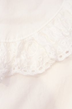 画像2: Angelic Pretty / Angelicロゴ刺繍ブラウス  シロ O-25-07-14-077-AP-TO-IG-OS