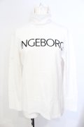 INGEBORG / ロゴプリントハイネックカットソー  シロ O-25-07-17-020-LO-TO-IG-OS