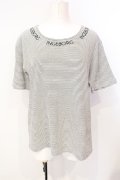 INGEBORG / ロゴ刺繍ボーダーTシャツ  シロ×クロ O-25-07-17-023-LO-TS-IG-OS