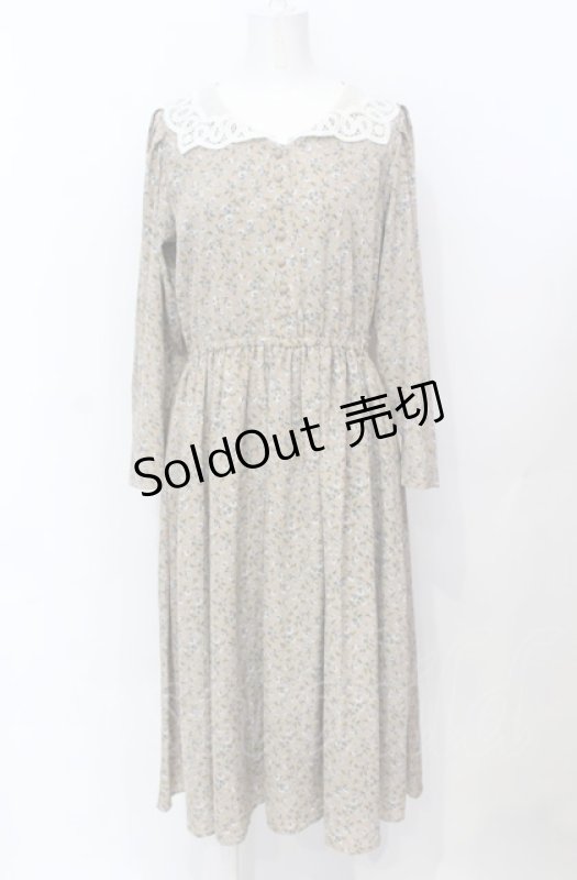 画像1: an another angelus / レース衿小花柄ロングワンピース  ベージュ O-25-07-21-004-CA-OP-OW-ZT106 (1)