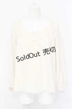 画像1: an another angelus / 衿ぐりレース使いプルオーバーブラウス F ベージュ O-25-07-21-009-CA-TO-OW-ZT0731D