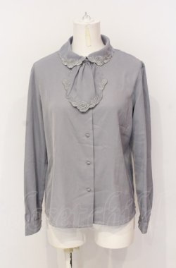 画像1: an another angelus / カットワーク刺繍ジャボ付きブラウス  ブルーグレー O-25-07-21-010-CA-BL-OW-OS