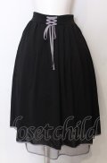 axes femme POETIQUE / リボン花柄バックフリルスカート  クロ O-25-07-23-053-AX-SK-IG-OS