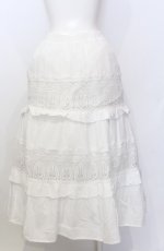 画像2: axes femme NOSTALGIE / コットンティアードスカート  シロ O-25-07-23-070-AX-SK-IG-ZT508 (2)