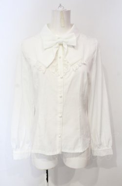 画像1: axes femme POETIQUE / キャットブローチ付ブラウス  シロ O-25-07-24-052-AX-BL-IG-OS