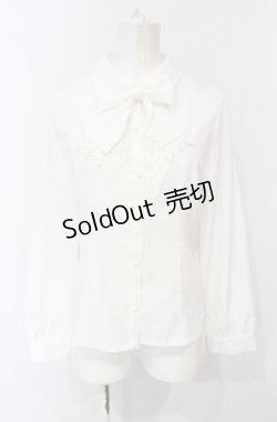 画像1: axes femme POETIQUE / キャットブローチ付ブラウス  シロ O-25-07-24-052-AX-BL-IG-OS