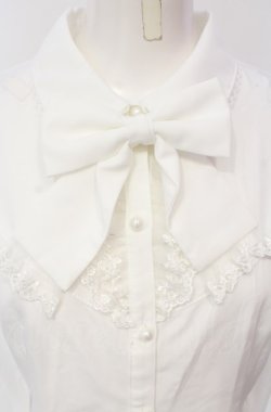 画像2: axes femme POETIQUE / キャットブローチ付ブラウス  シロ O-25-07-24-052-AX-BL-IG-OS
