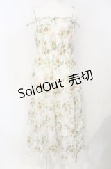 axes femme / ひまわり柄キャミワンピース  オフ×イエロー O-25-07-26-054-AX-OP-IG-OS