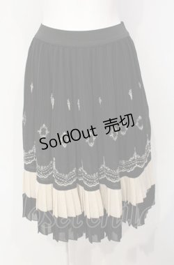 画像1: axes femme / パネル刺しゅうプリーツスカート  クロ×アイボリー O-25-07-26-079-AX-SK-IG-ZT507