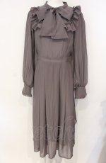 画像1: axes femme / ラッフルフリルシフォンワンピース グレー O-25-07-26-087-AX-OP-IG-ZT011 (1)