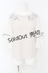 axes femme / 鍵×本刺繍チューリップ袖プルオーバー  ベージュ O-25-07-26-093-AX-TO-IG-OS