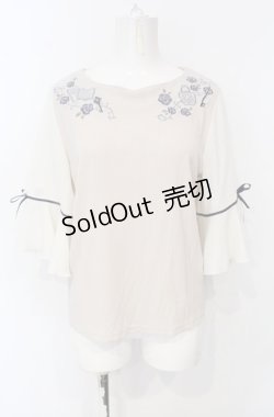 画像1: axes femme / 鍵×本刺繍チューリップ袖プルオーバー  ベージュ O-25-07-26-093-AX-TO-IG-OS