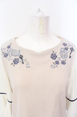 画像2: axes femme / 鍵×本刺繍チューリップ袖プルオーバー  ベージュ O-25-07-26-093-AX-TO-IG-OS