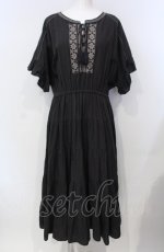 画像1: PINK HOUSE / フロント刺繍半袖ロングワンピース  クロ O-25-07-28-031-LO-OP-IG-ZI (1)