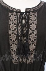 画像2: PINK HOUSE / フロント刺繍半袖ロングワンピース  クロ O-25-07-28-031-LO-OP-IG-ZI (2)