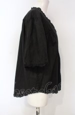 画像2: PINK HOUSE / 三角ネックプルブラウス  クロ O-25-07-28-041-LO-BL-IG-ZT210 (2)