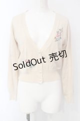 F&A / ローズ刺繍Vネックニットカーディガン  ベージュ O-25-07-28-068-LO-TO-IG-ZT159