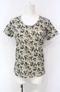 KANEKO ISAO / ローズブーケリボンプリントTシャツ  生成り O-25-07-28-081-EL-TS-IG-OS