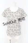 KANEKO ISAO / ローズブーケリボンプリントTシャツ  生成り O-25-07-28-081-EL-TS-IG-OS