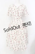 axes femme / チェリーローズ柄セーラーワンピース F キナリ O-25-07-28-021-AX-OP-OW-OS
