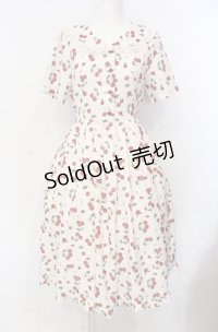 axes femme / チェリーローズ柄セーラーワンピース F キナリ O-25-07-28-021-AX-OP-OW-OS