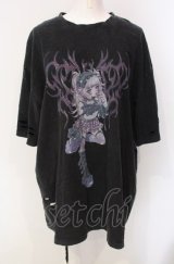 TRAVAS TOKYO / ×kuuaイラスト半袖Tシャツ  ブラック O-25-07-29-055-PU-TS-IG-OS