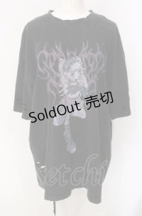 TRAVAS TOKYO / ×kuuaイラスト半袖Tシャツ  ブラック O-25-07-29-055-PU-TS-IG-OS